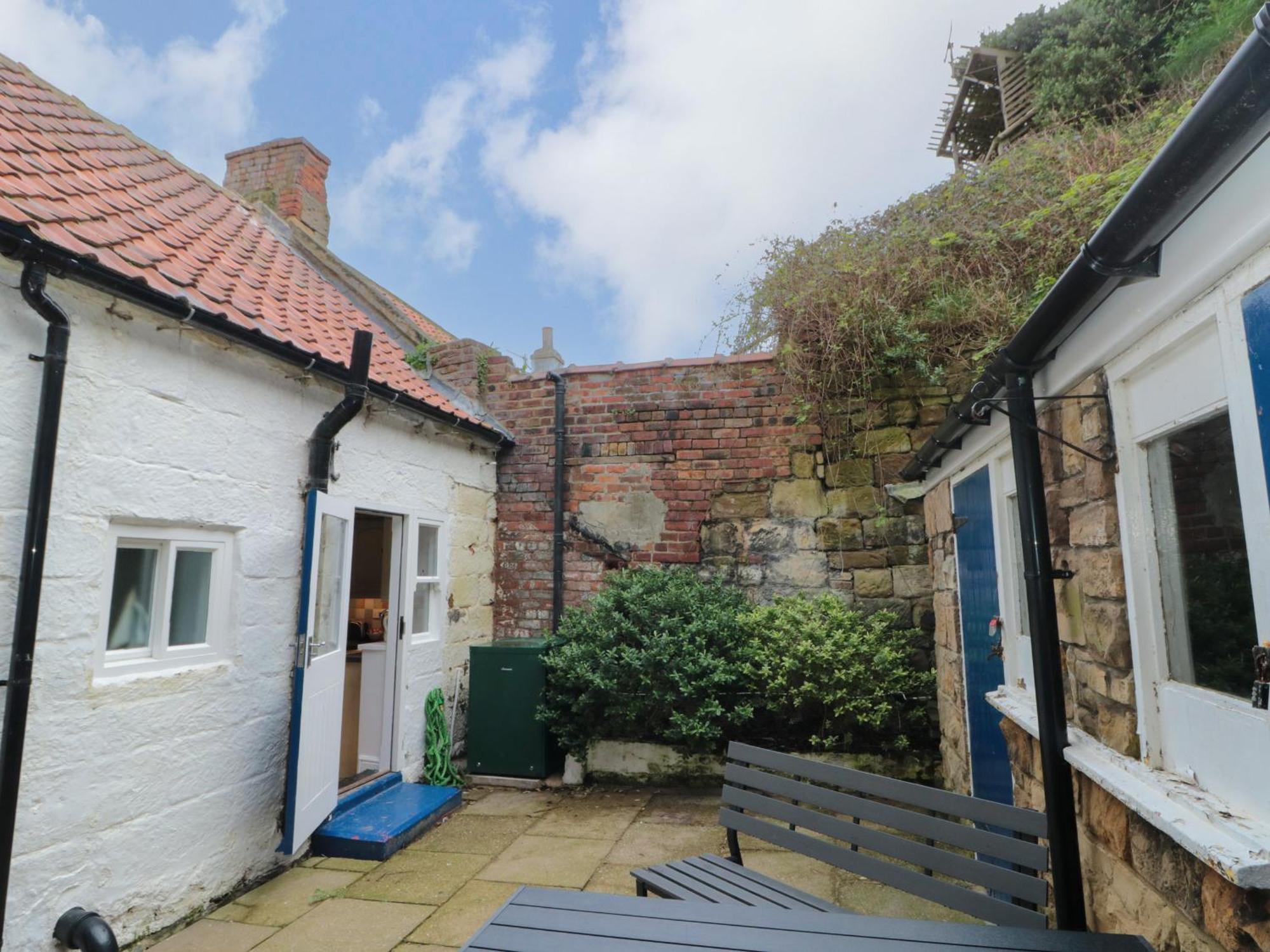 Grimes Cottage Staithes Bagian luar foto